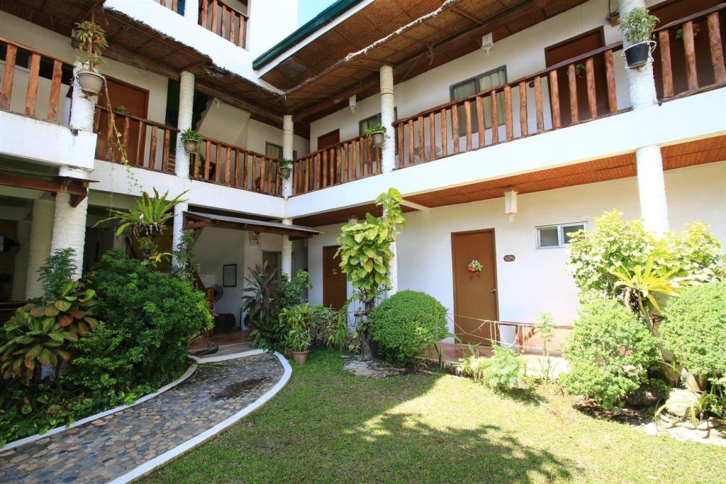 Fat Jimmys Resort - Best Boracay hostels