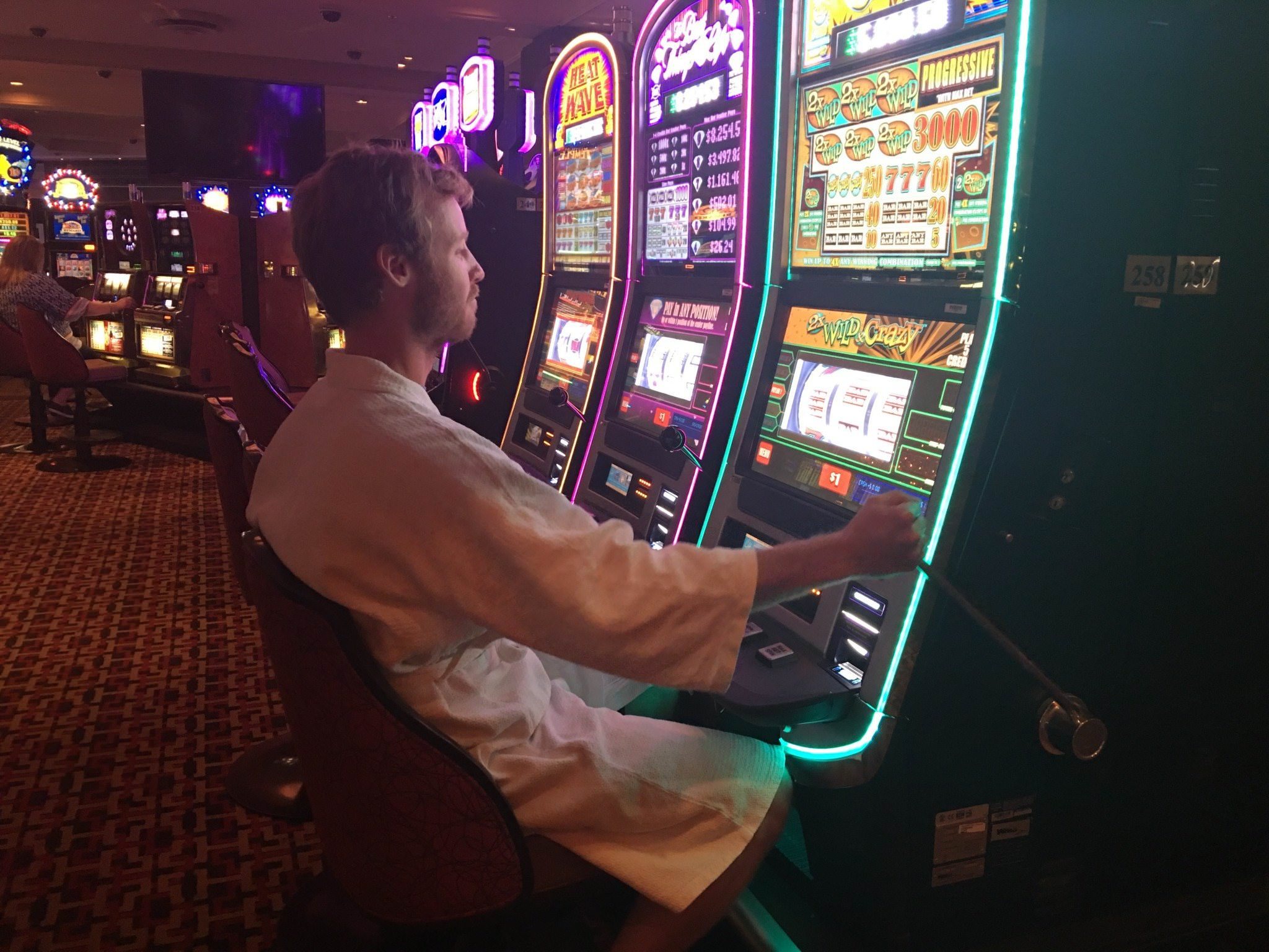 Jonathan and the slot machine in Golden Nugget Hotel - Casino Guide for Beginners in Las Vegas