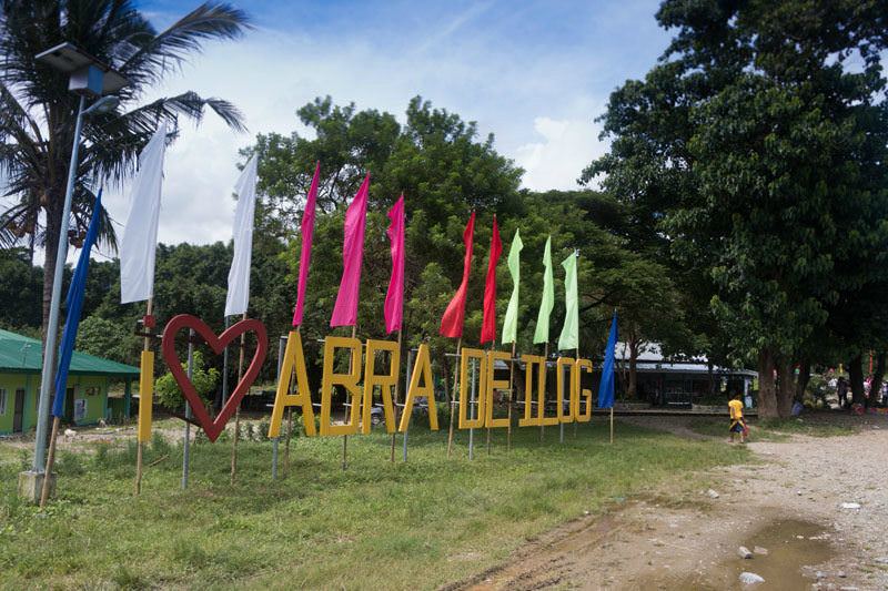 Travel Guide to Abra de Ilog, Occidental Mindoro