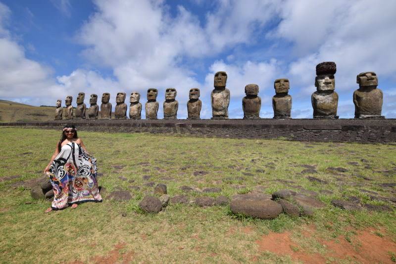 two monkeys travel - honeymoon easter island