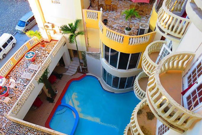 Best List of Luxury Hotels in La Ceibo, Honduras - Art Deco Beach Hotel