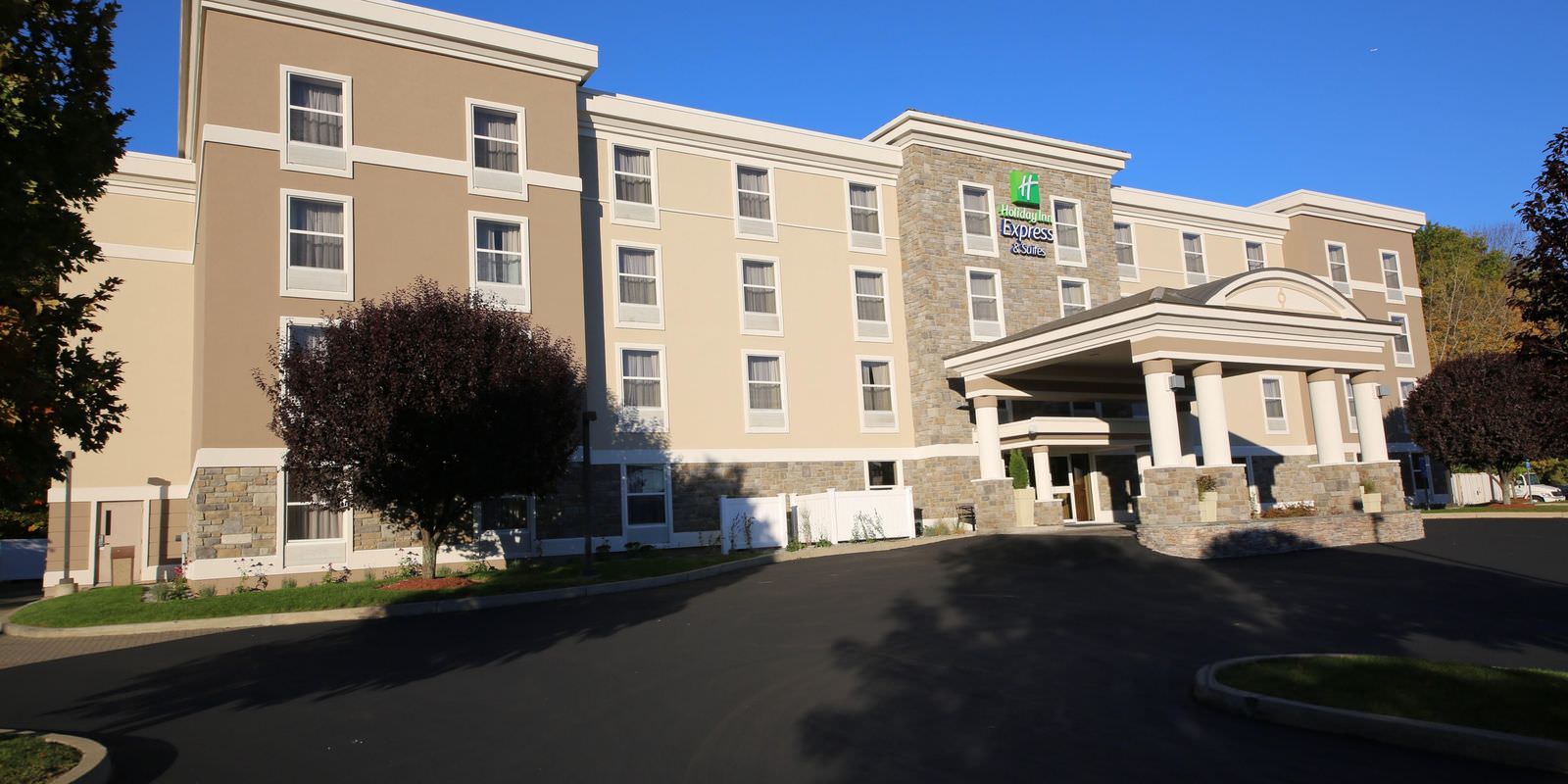 Ultimate List of Best Luxury Hotels in Danbury, Connecticut, Holiday Inn Express Danbury I-84