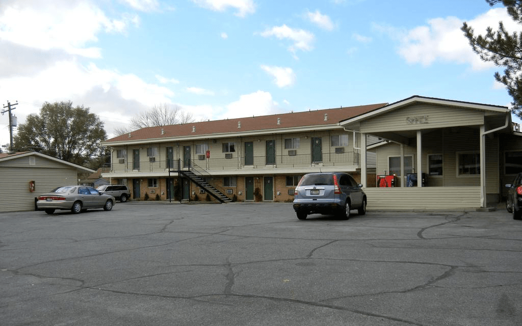 Ultimate List of Best Backpacker Hostels in Idaho, USA Thunderbird Motel Pocatello