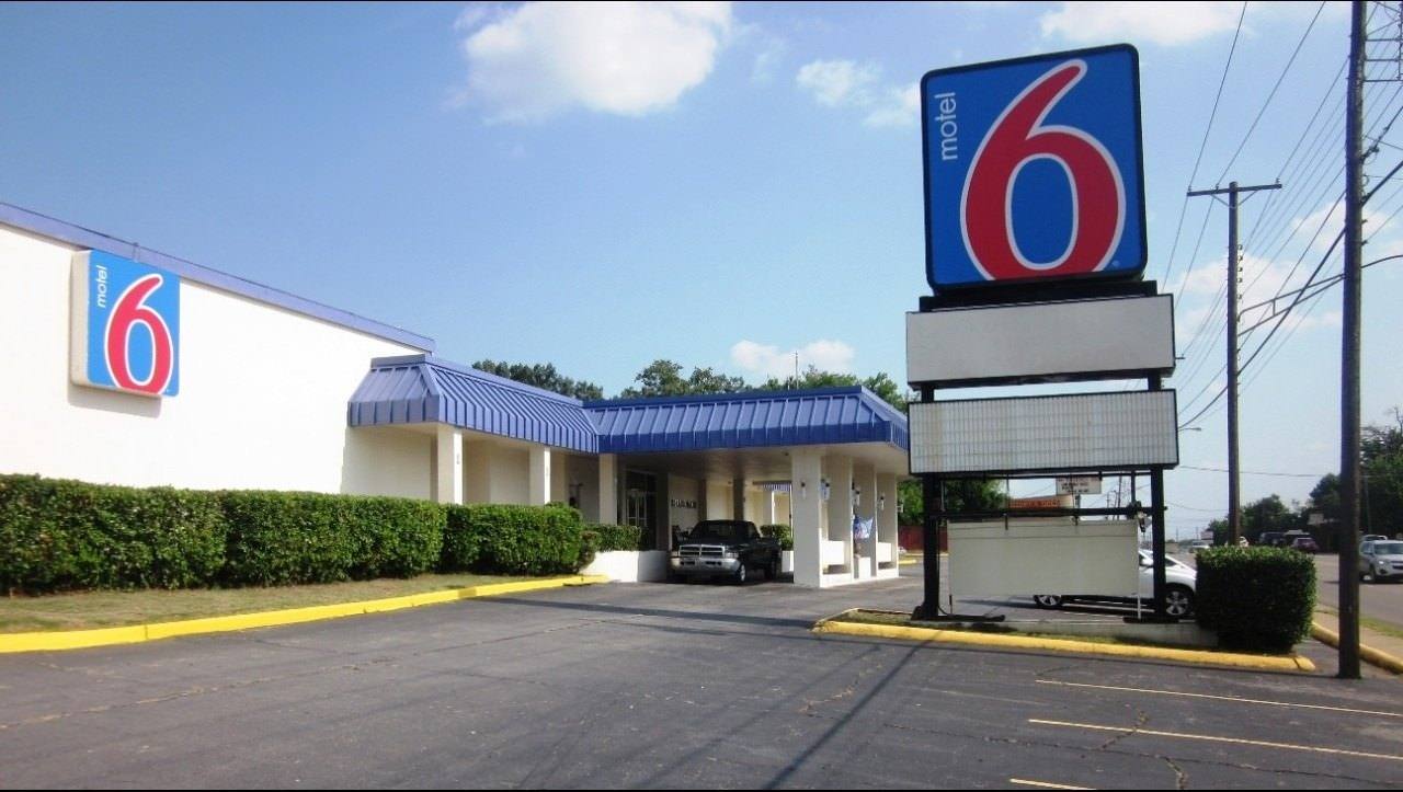 Ultimate List of Best Cheap Hostels for Backpackers in Fort Smith, Arkansas, Motel 6 Fort Smith