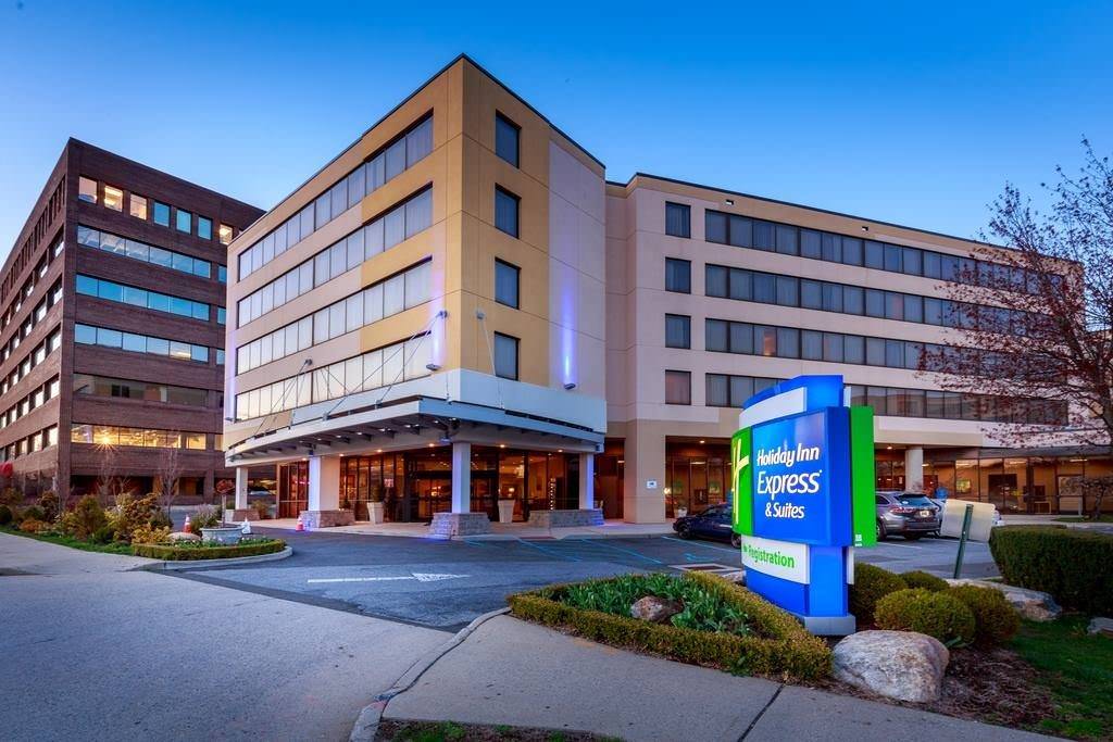 Ultimate List of Best Cheap Hostels for Backpackers in Stamford, Connecticut, Holiday Inn Express Stamford