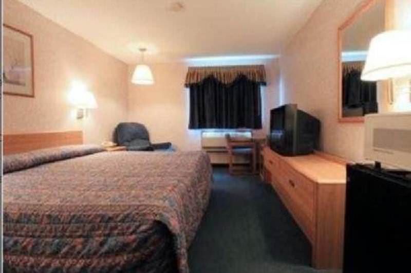 Ultimate List of Best Cheap Hostels for Backpackers in Bellevue CIty, Nebraska, Sunrise Motel