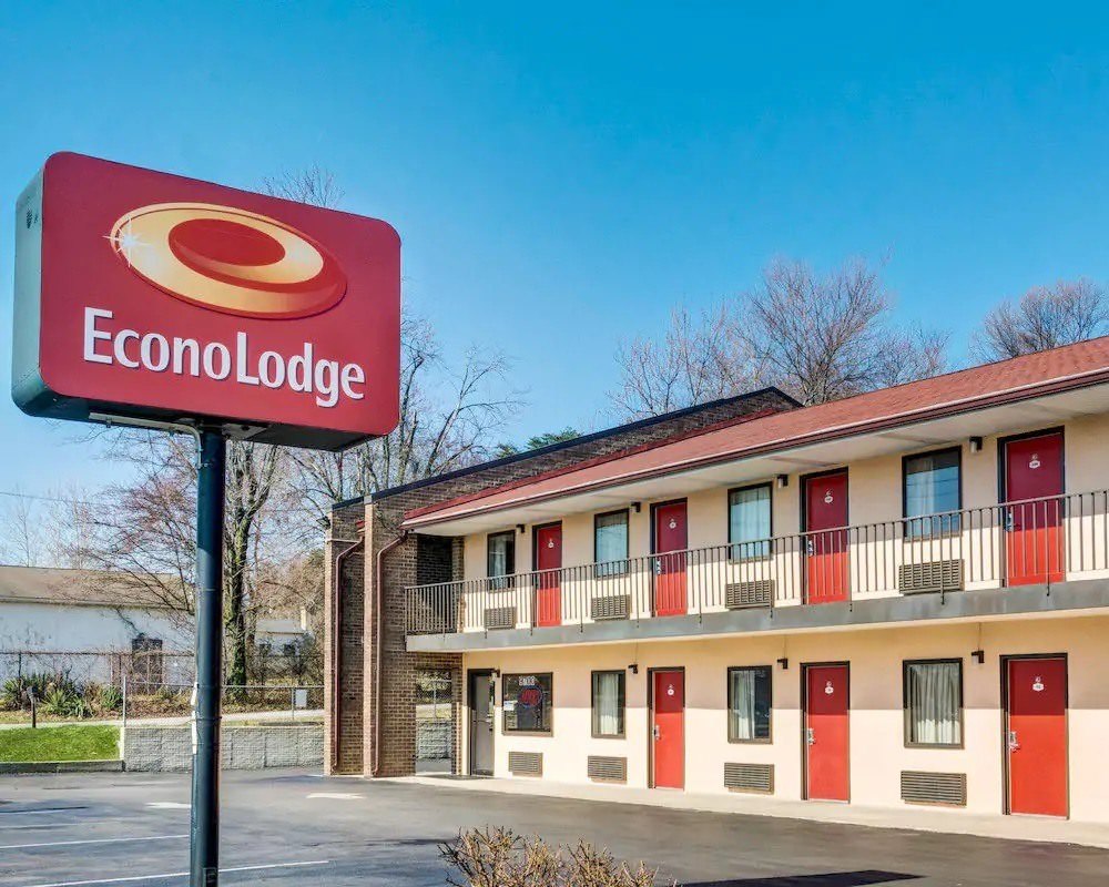 Ultimate List of Best Cheap Hostels for Backpackers in Manchester City, New Hampshire, Econo Lodge