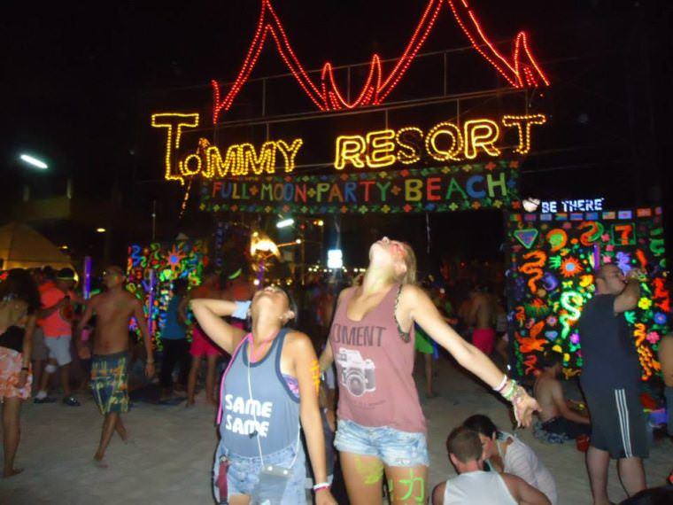Best Backpacker Hostels for the Full Moon Party in Thailand - Koh Phangan and Koh Tao