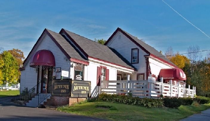 Ultimate List of Best Cheap Hostels for Backpackers in Bennington, Vermont, The Autumn Inn