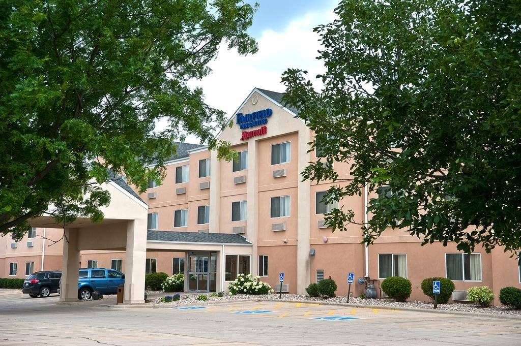 Ultimate List of Best Cheap Hostels for Backpackers in Brookings, South Dakota, Fairfield Inn & Suites Brookings