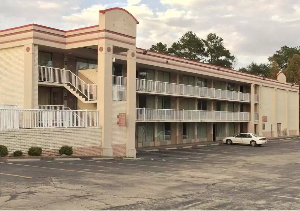 Ultimate List of Best Cheap Hostels for Backpackers in Columbia, South Carolina, Magnuson Hotel Columbia