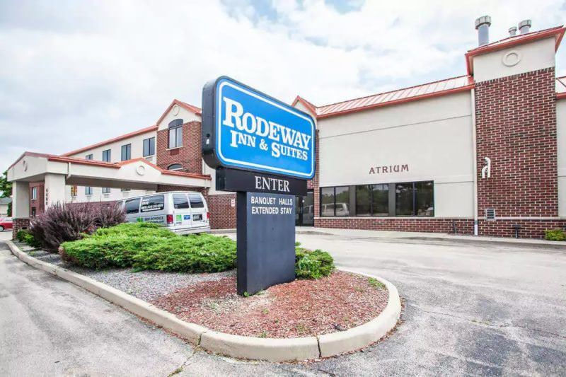 Ultimate List of Best Cheap Hostels for Backpackers in Milwaukee, Wisconsin, Rodeway Inn and Suites Milwaukee Airport