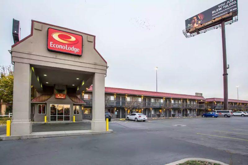 Ultimate List of Best Cheap Hostels for Backpackers in Salt Lake City, Utah, Econo Lodge Hotel Downtown Salt Lake City