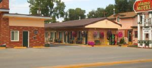 Ultimate List of Best Cheap Hostels for Backpackers in Sheridan, Wyoming, Alamo Motel