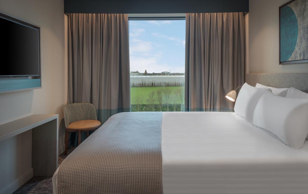 Best Hotels near London Airports - Heathrow, Gatwick, Stansted and Luton