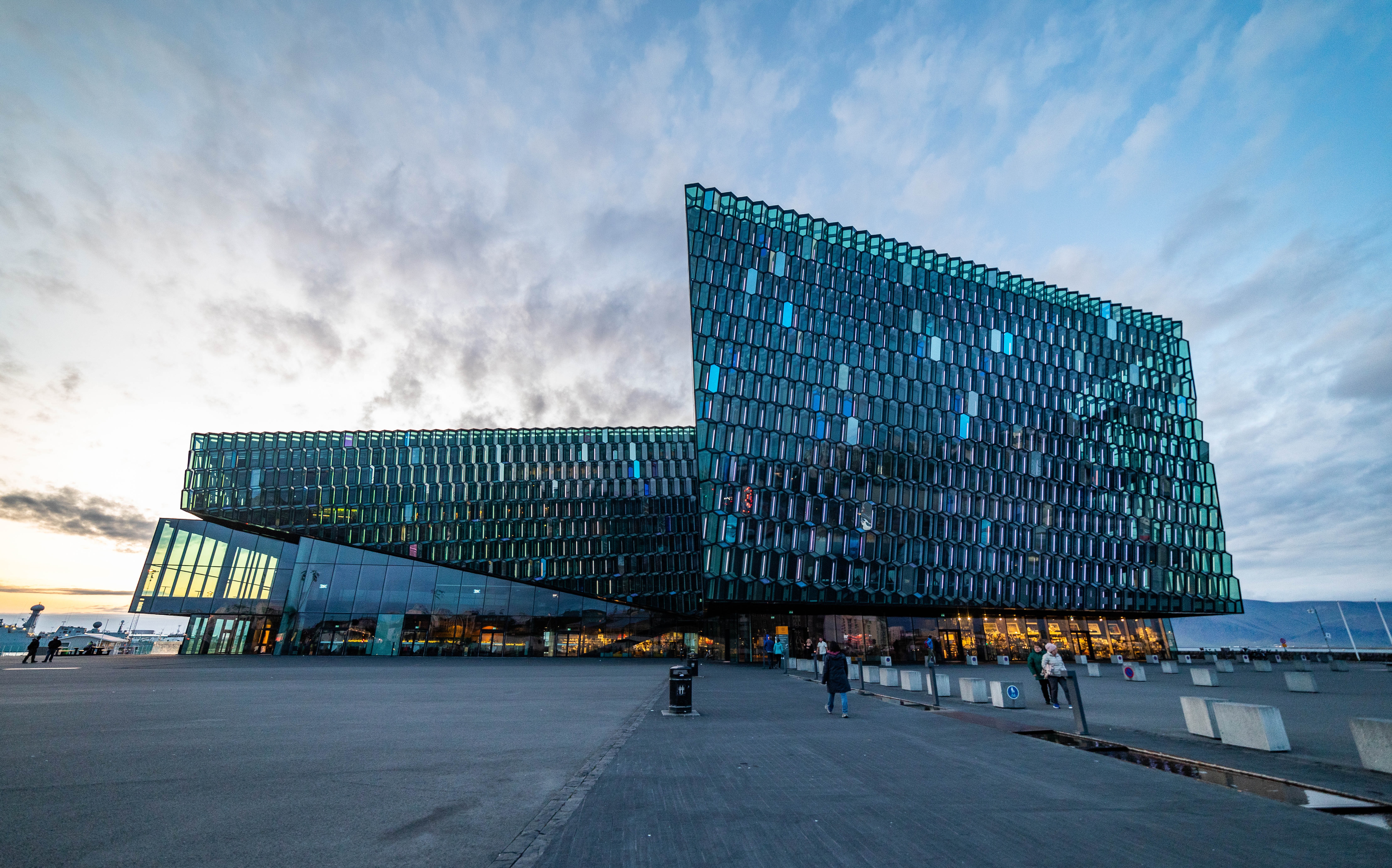 Harpa ai. Харпа зал Harpa в Рейкьявике концертный. Harpa Concert Hall (Рейкьявик, Исландия, 2011). «Харпа» — концертный зал и конференц-центр в Рейкьявике,. Концертный зал Харпа в Рейкьявике вид с высоты.