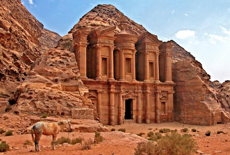 Travel Guide to Petra, Jordan [with Sample Itinerary]