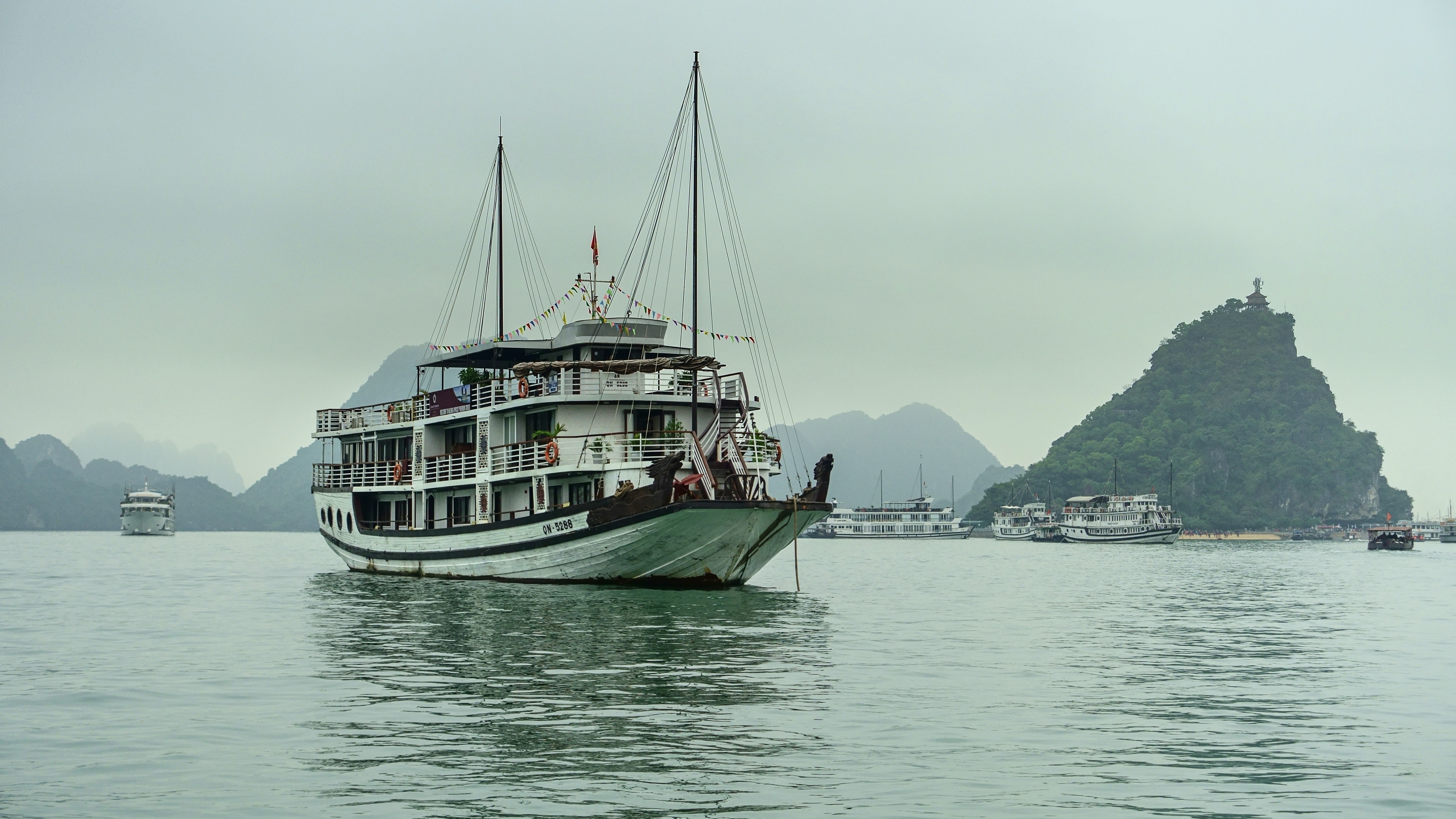 10 Best Things to do in Halong Bay, Vietnam