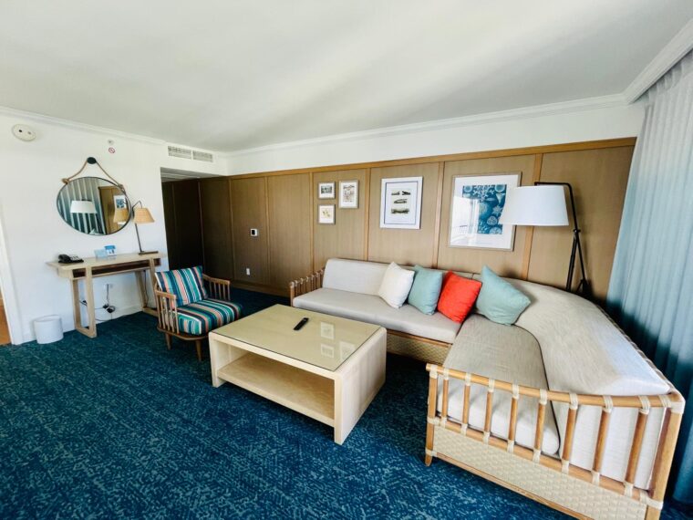 Outrigger Reef Waikiki Beach Resorts - A Travel Guide to Waikiki, Hawaii